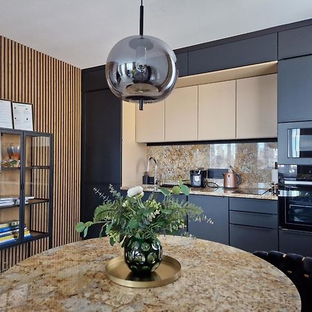 7Thheaven Centre Suite Free Parking In The Building Bratislava Exterior foto